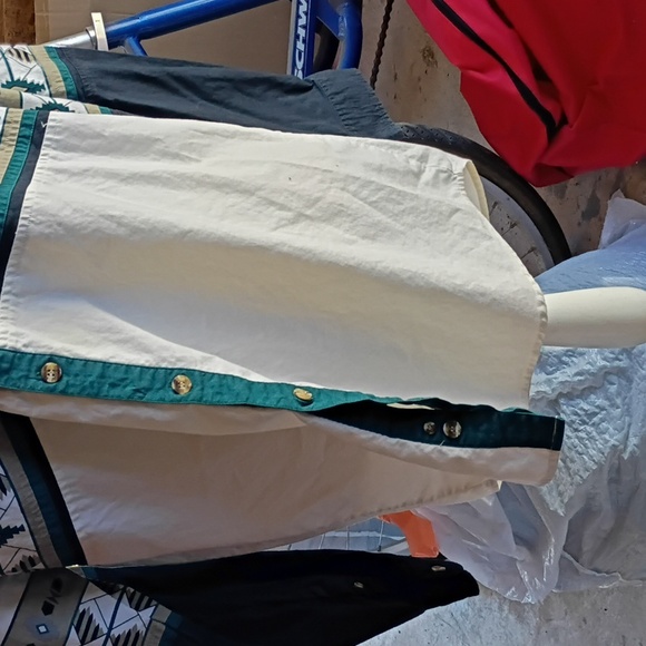 Teal and White Patterned Button-Up Shirt - Picture 2 of 4